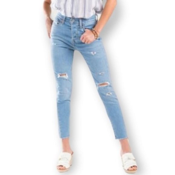 Levi’s Wedgie Skinny Button Fly Jeans Size 29 Raw Edge Hem Light Wash Distressed - Picture 9 of 9